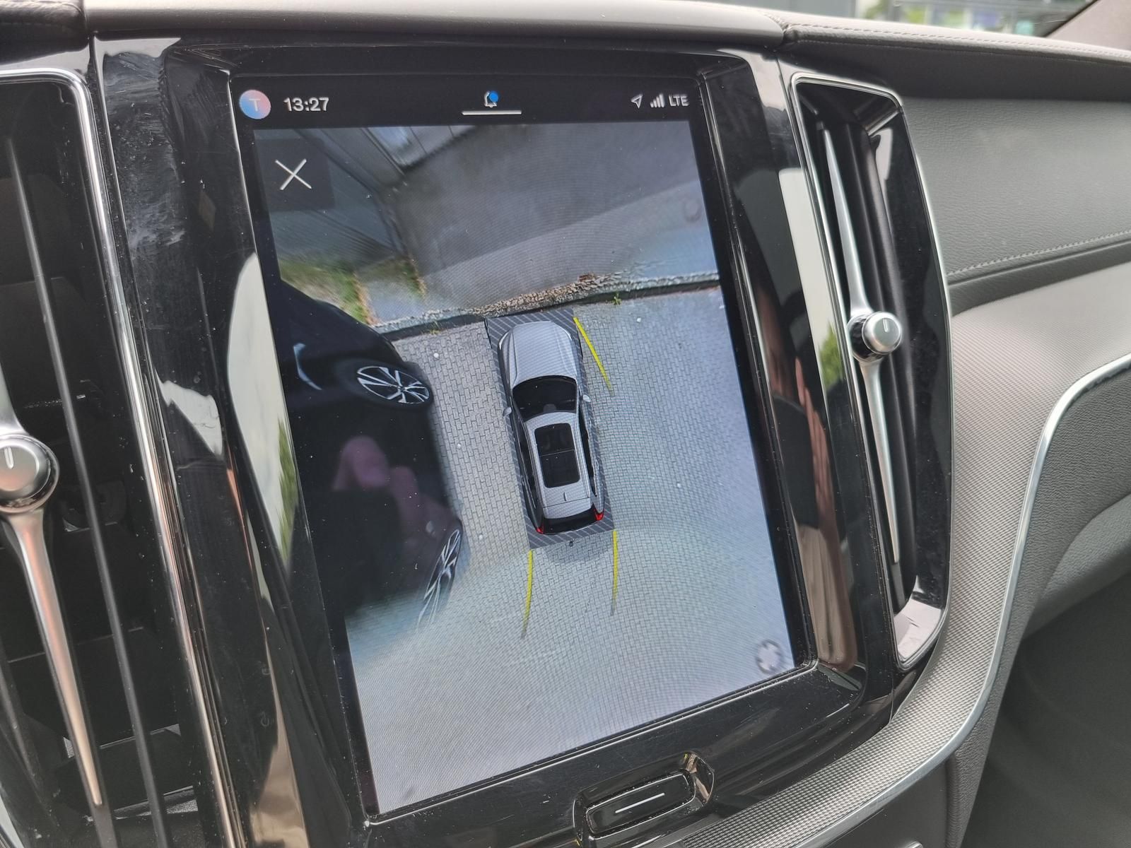Fahrzeugabbildung Volvo XC60 B5 AWD Ultimate Dark 'Standheizung, 360Cam'