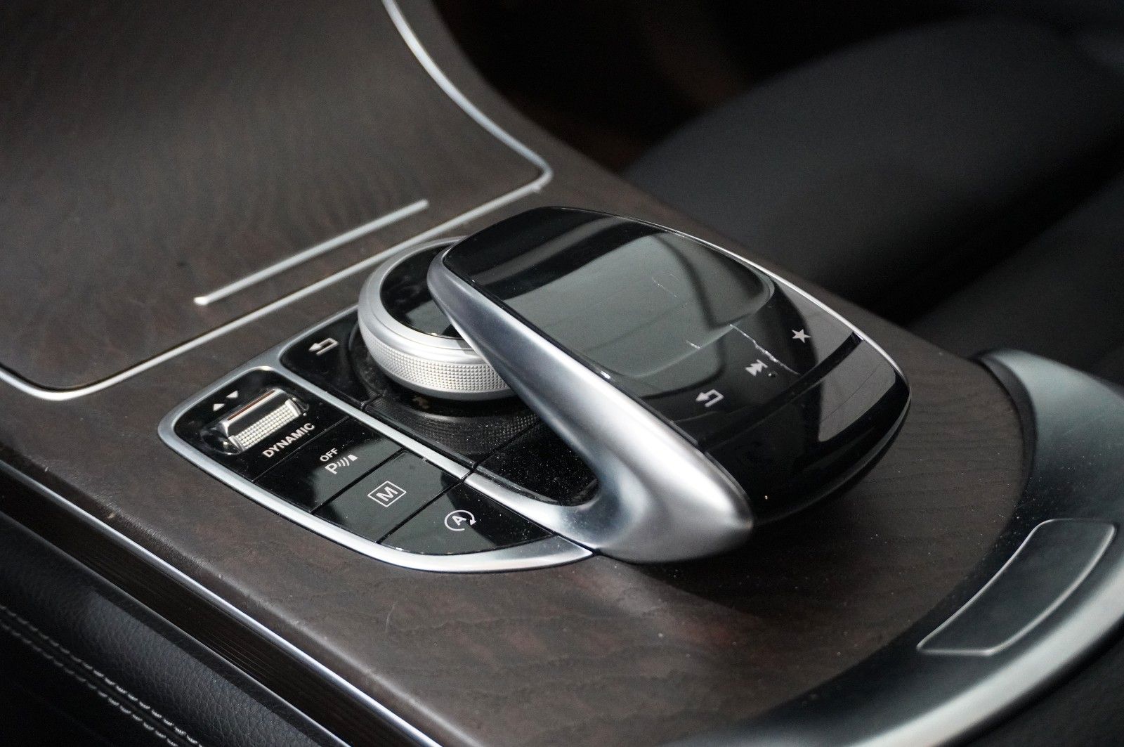 Fahrzeugabbildung Mercedes-Benz GLC 250D EXCLUSIVE 4M 9G-TRONIC NAVI/LED/SPORT