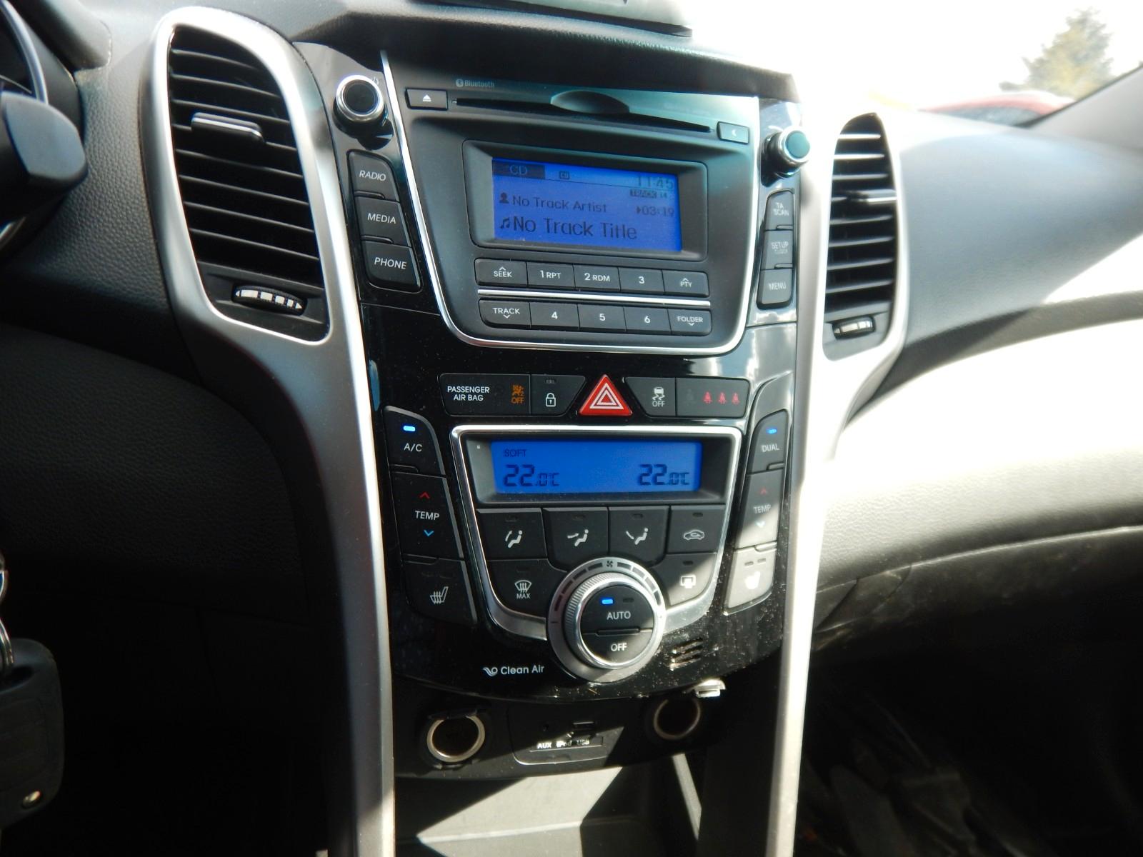 Hyundai i30 2015 — photo 25