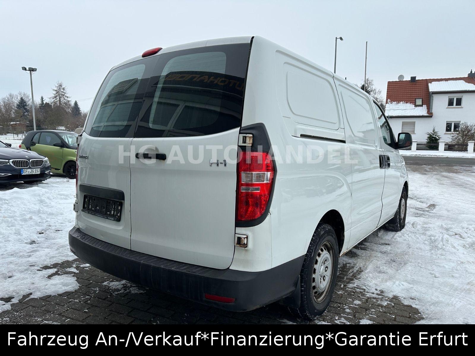 Hyundai H-1 Kasten 8-fach bereift