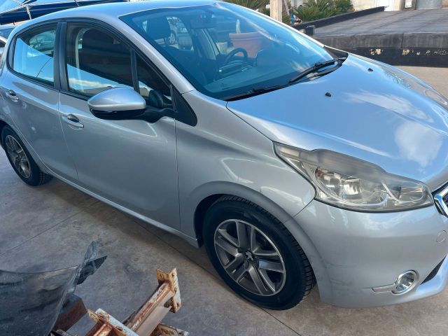 Peugeot 208 1.4 HDi 68 CV 5 porte Allure