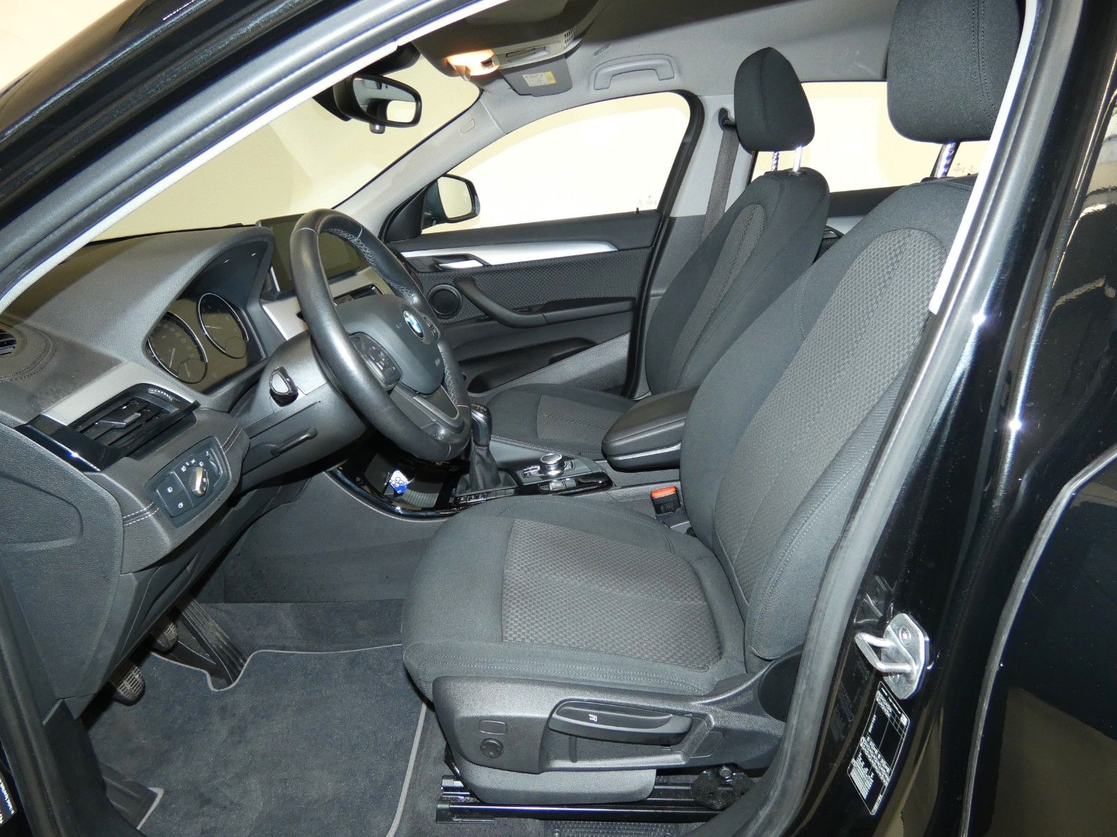 BMW X2 sDrive 18 i Advantage*Navi*HUD*Parktronic foto 25