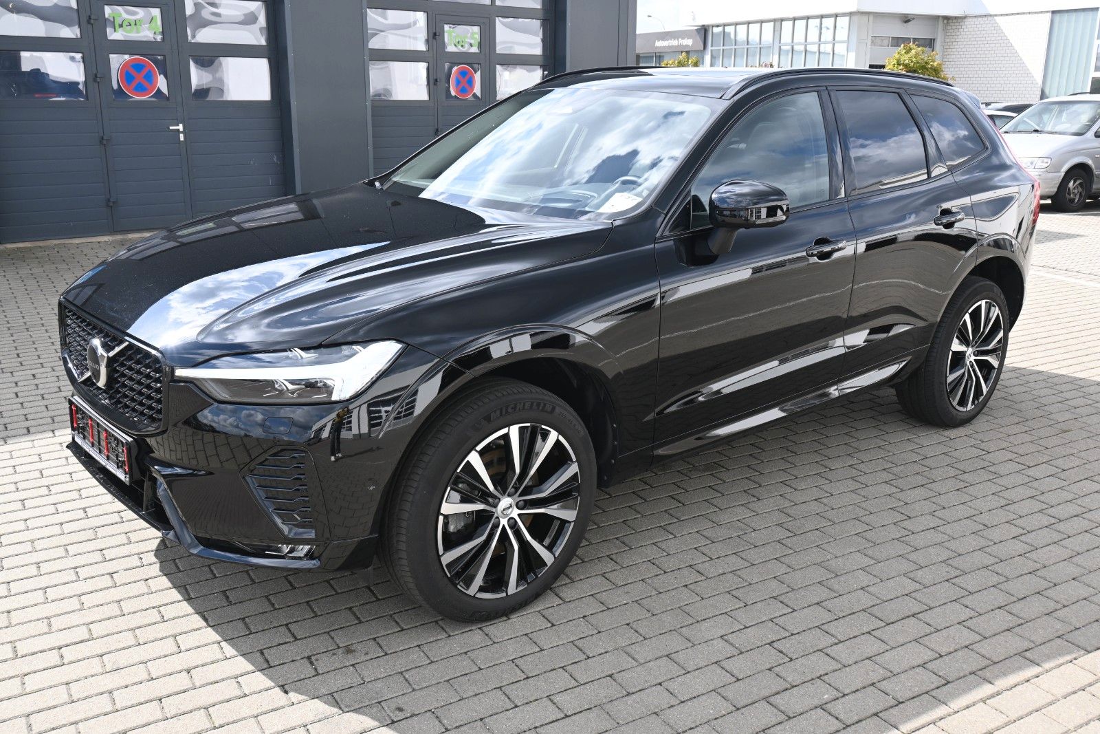 Fahrzeugabbildung Volvo XC60 B4 D AWD Ultimate Dark*STDHZG*360°*ACC*AHK