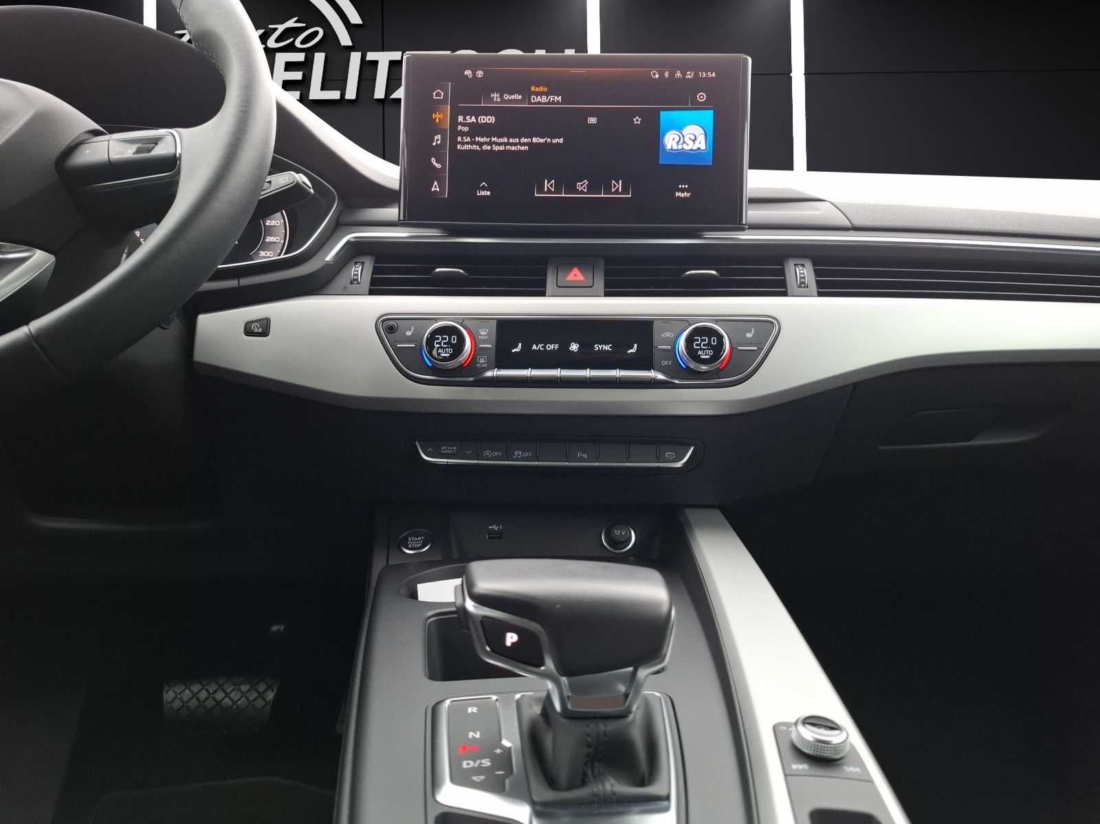 Fahrzeugabbildung Audi A4 Avant 40 TFSI S-tronic S-line LED AVC Navi