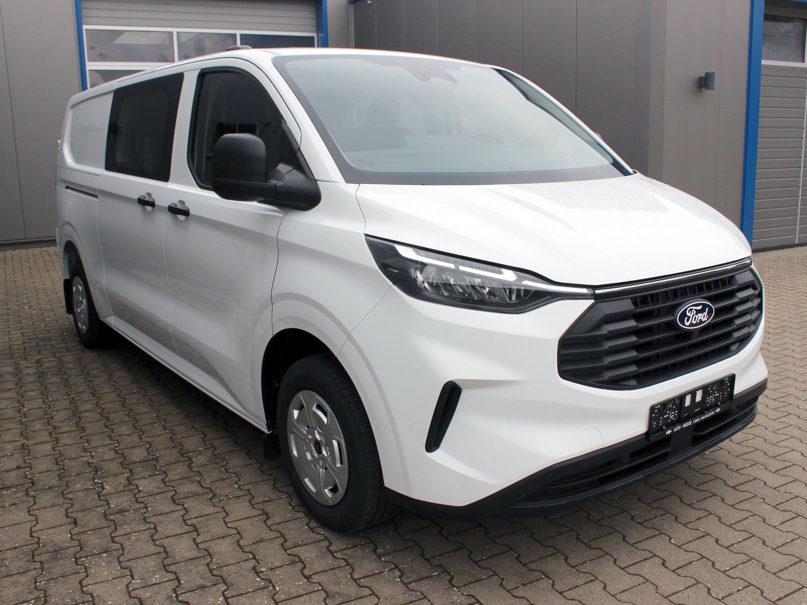 Fahrzeugabbildung Ford Transit Custom 320 L2 Trend Doppelkabine FWD