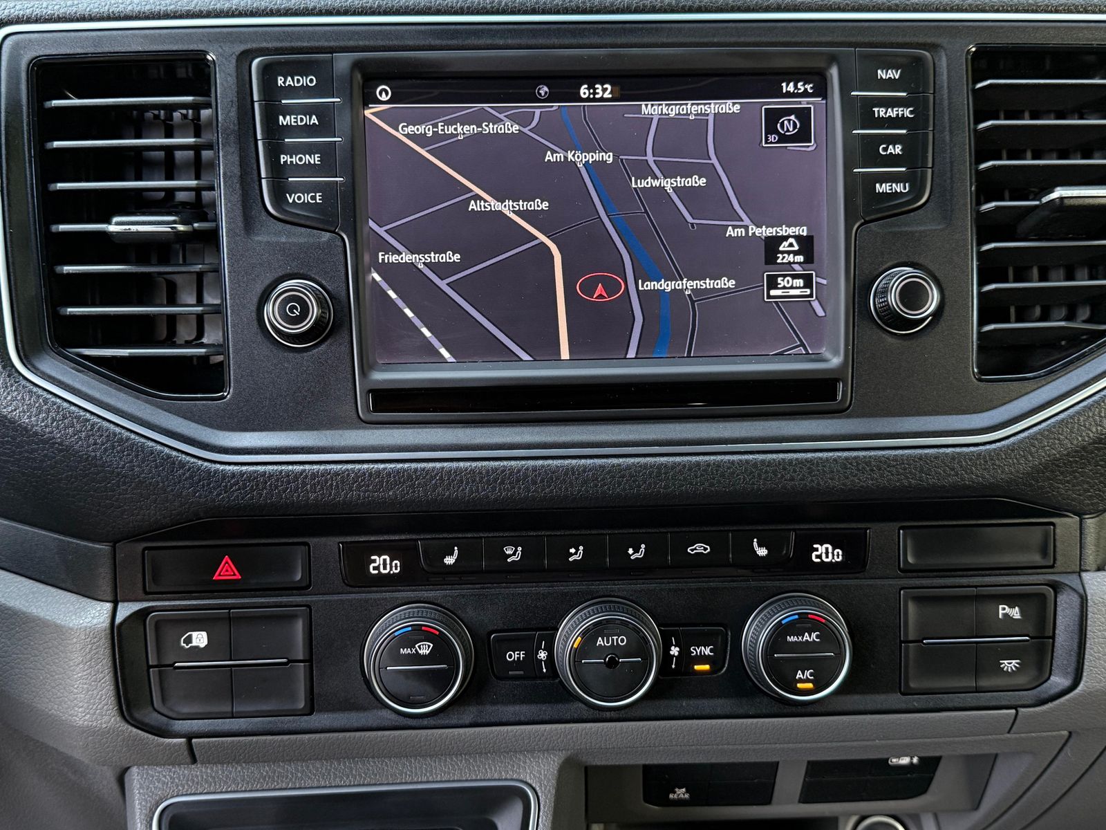 Fahrzeugabbildung Volkswagen e-Crafter Kasten35 L3H3 LED+NAV+SHZ+KAM+CARP+DAB