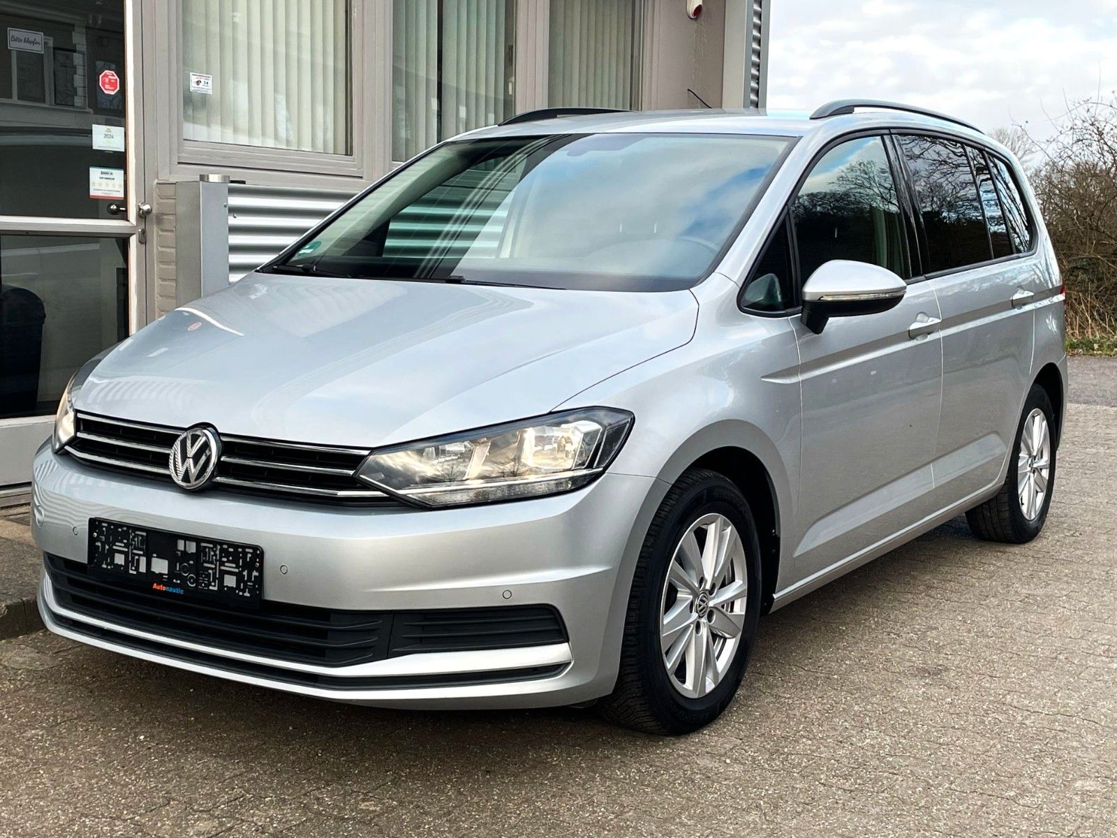 Fahrzeugabbildung Volkswagen Touran 1.5 TSI DSG  NAVI ACC 7-SITZE GANZJ. RFN.