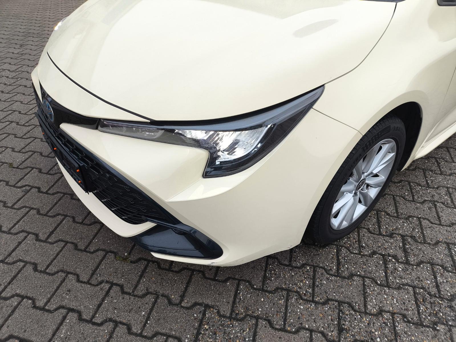 Toyota Corolla Touring Sports 1.8 VVT i-Hybrid Business