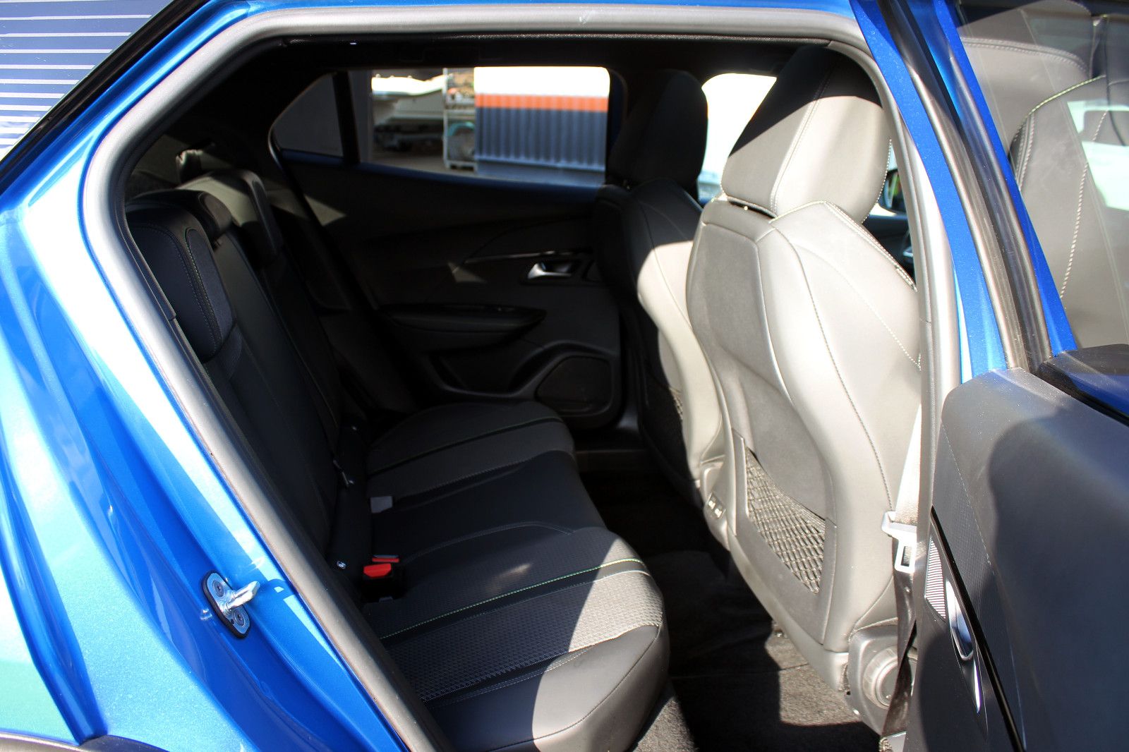 Fahrzeugabbildung Peugeot 2008 e-GT 11kW OnBoard LED ACC KAM SHZ BT NAV