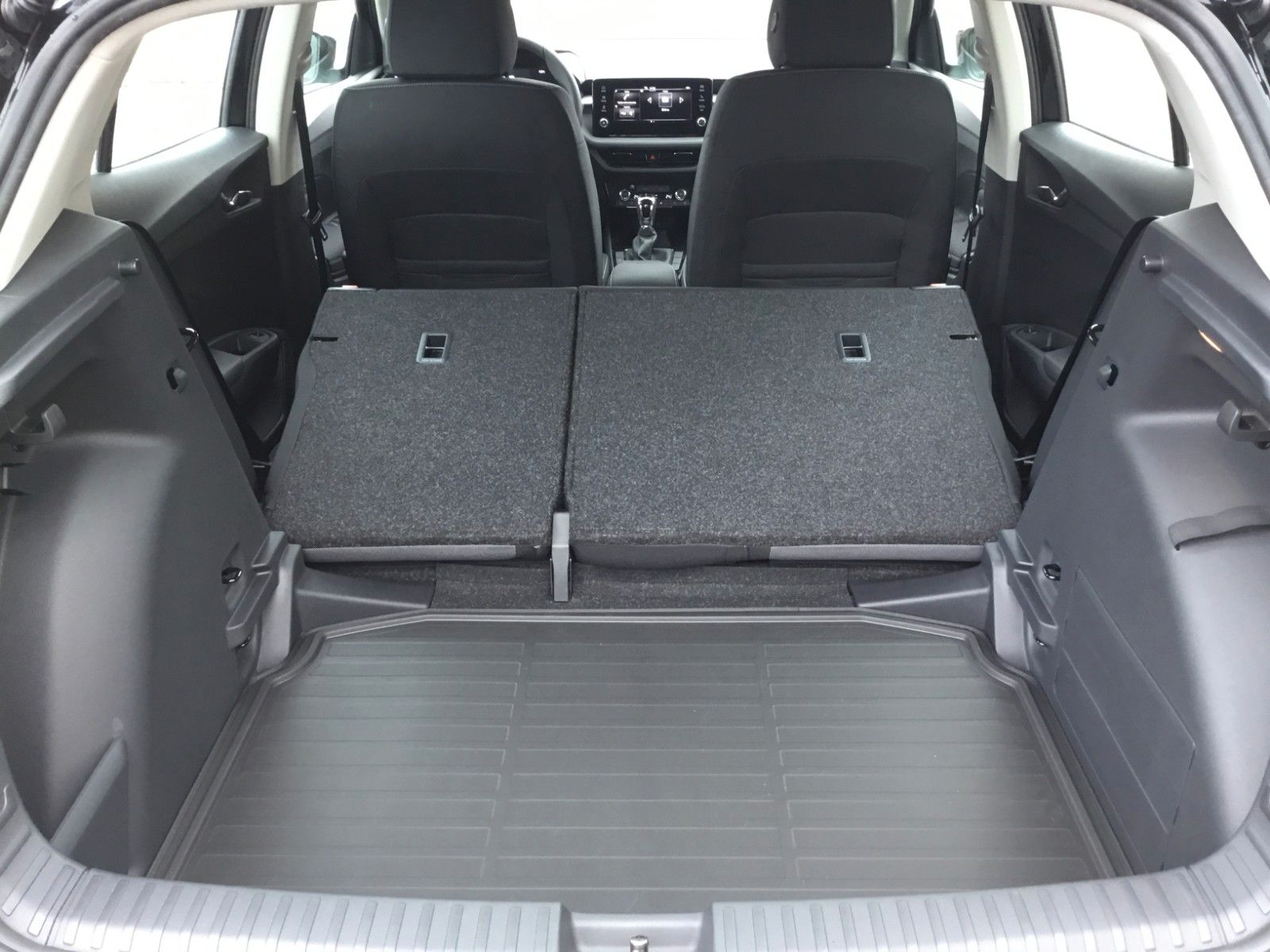 Fahrzeugabbildung SKODA Fabia 1.0l TSI DSG Selection+15"+LED+Sitzheizung