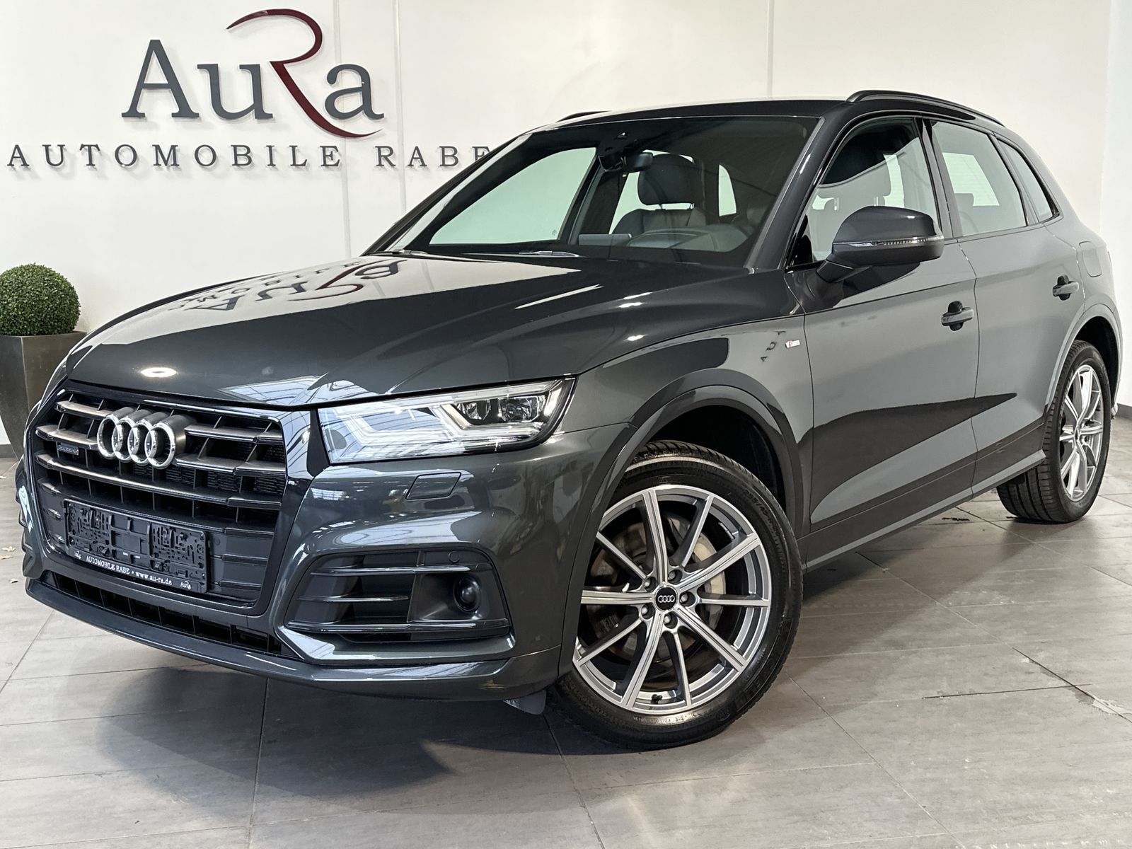 Fahrzeugabbildung Audi Q5 50 TFSI e Qu S-Line Black NAV+LED+20ZO+HEADUP