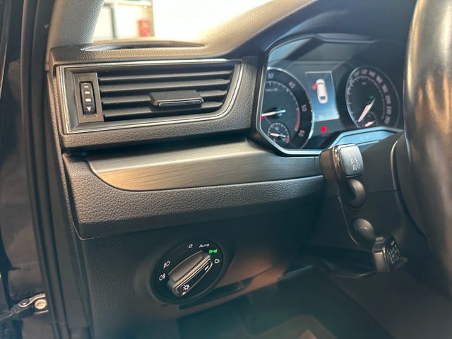 Skoda Superb Combi Style 4x4 *SZHZ*PDC*AHK*NAVI*KLIMA*