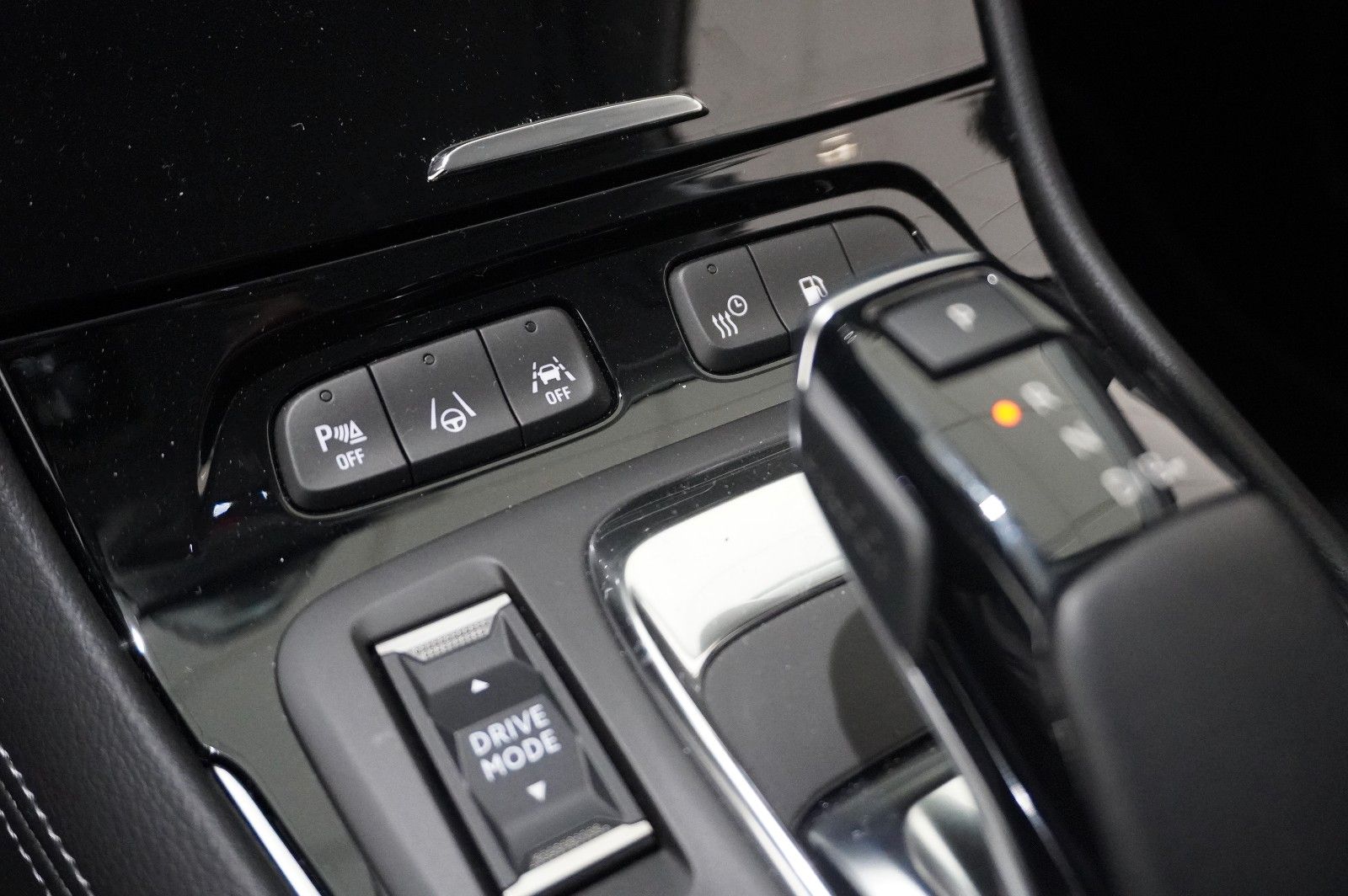 Fahrzeugabbildung Opel Grandland (X) 1.6T GSe 4HYBRID NAVI/LED/KAMERA