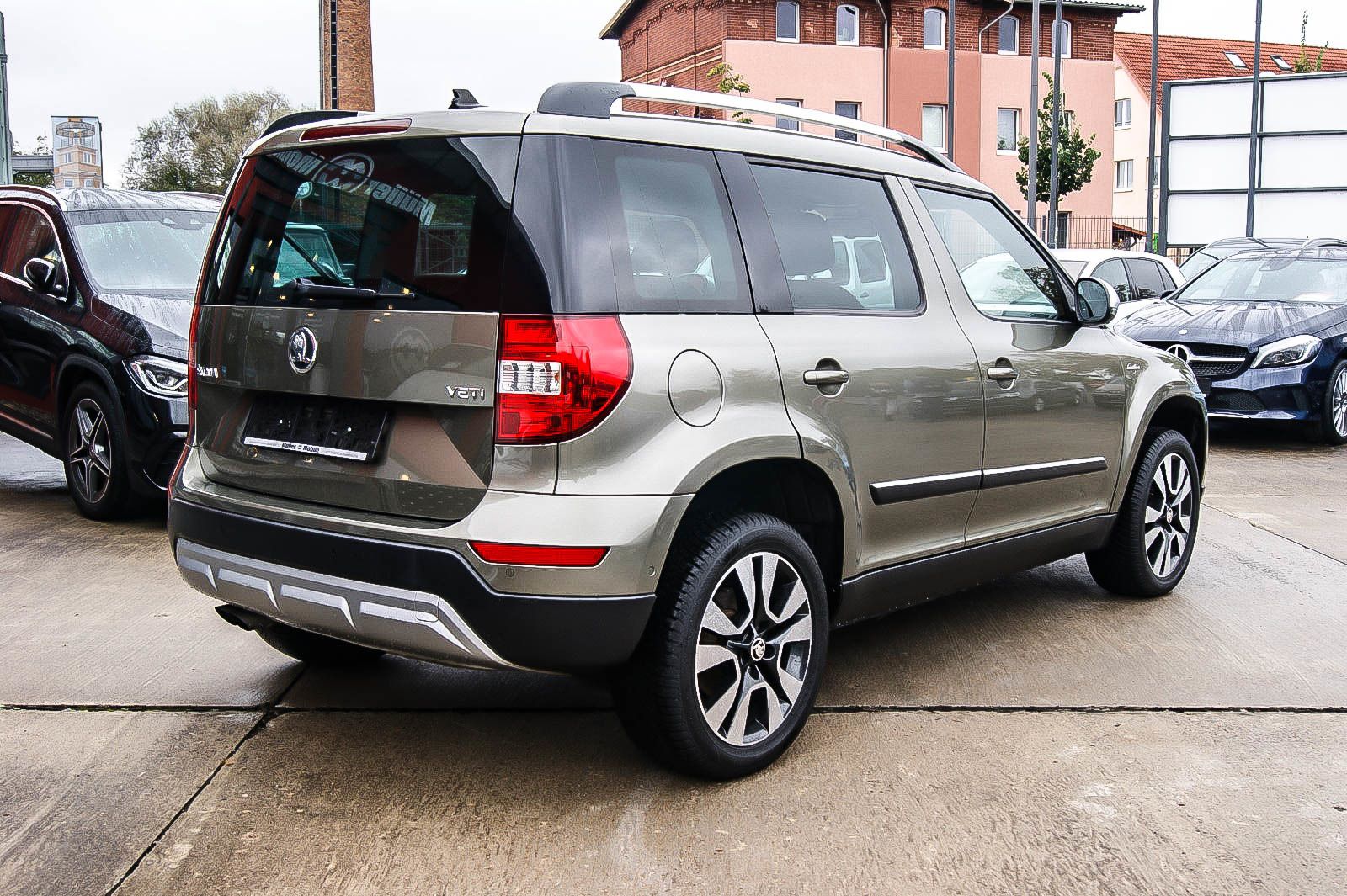 Fahrzeugabbildung SKODA Yeti 1.4TSI DSG L&K Outdoor XENON NAVI 1.HAND