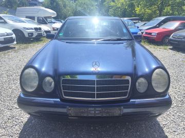 Mercedes E 230 - 2