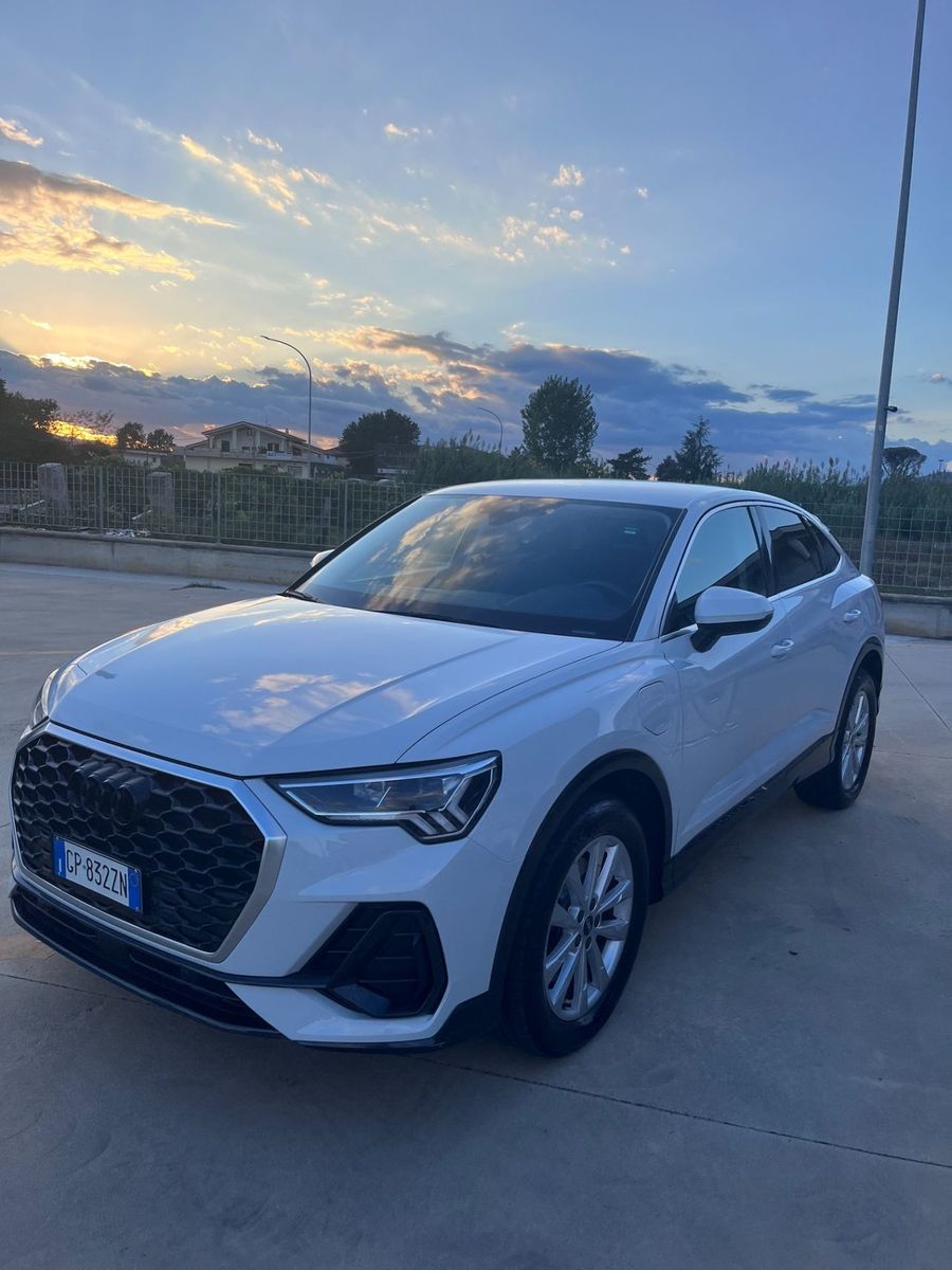 Audi Q3 45 TFSI e S tronic Business imagem 2