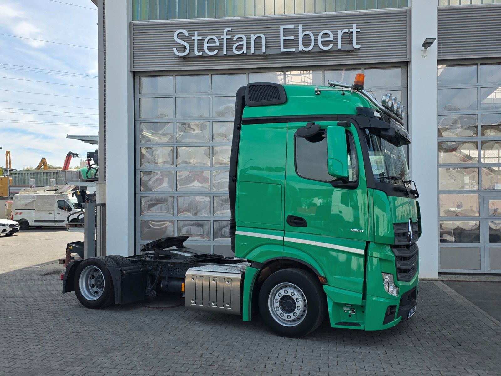 Fahrzeugabbildung Mercedes-Benz Actros 1851 LSnRL Hubsattelplatte Retarder