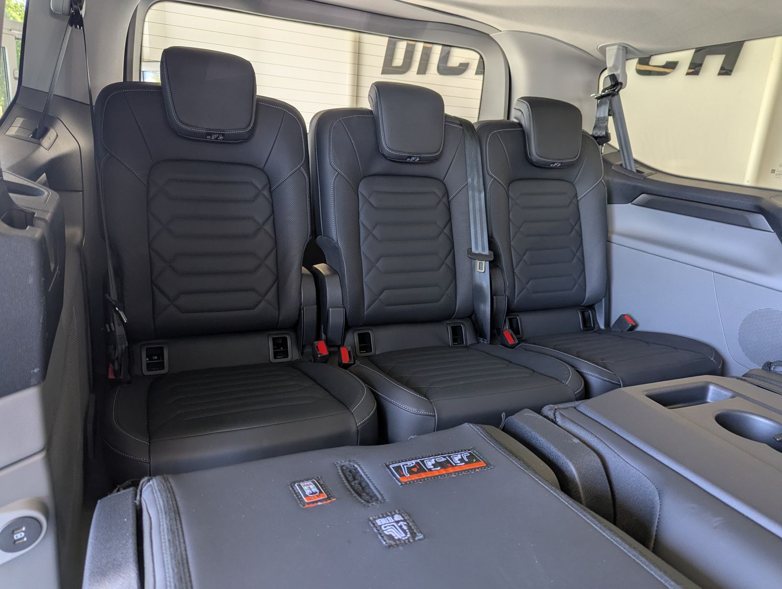 Fahrzeugabbildung Ford Tourneo Custom 320 Titaniu-X Leder Pano StHz AHK