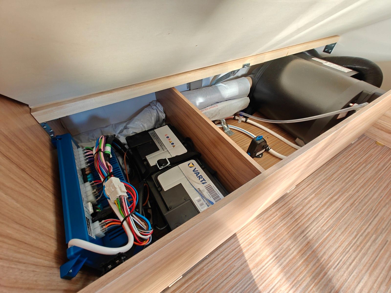 Fahrzeugabbildung HYMER / ERIBA / HYMERCAR Feeling 425 Schlafdach - SPRING SALE -