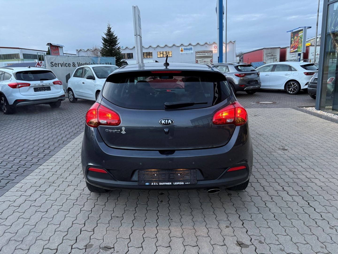 Fahrzeugabbildung Kia Ceed FIFA World Cup Edition Navi Mehrzonenklima