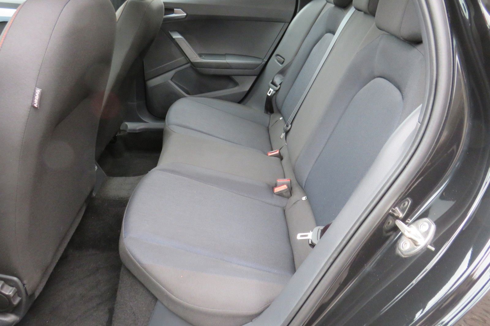 Fahrzeugabbildung SEAT Arona FR DSG NAVI SITZH. KAMERA ACC ASSISTENT-PA