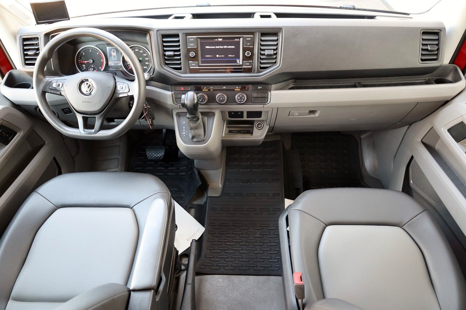 Fahrzeugabbildung Volkswagen Crafter Pritsche 35 DOKA lang 4M Massage,ACC,AHK