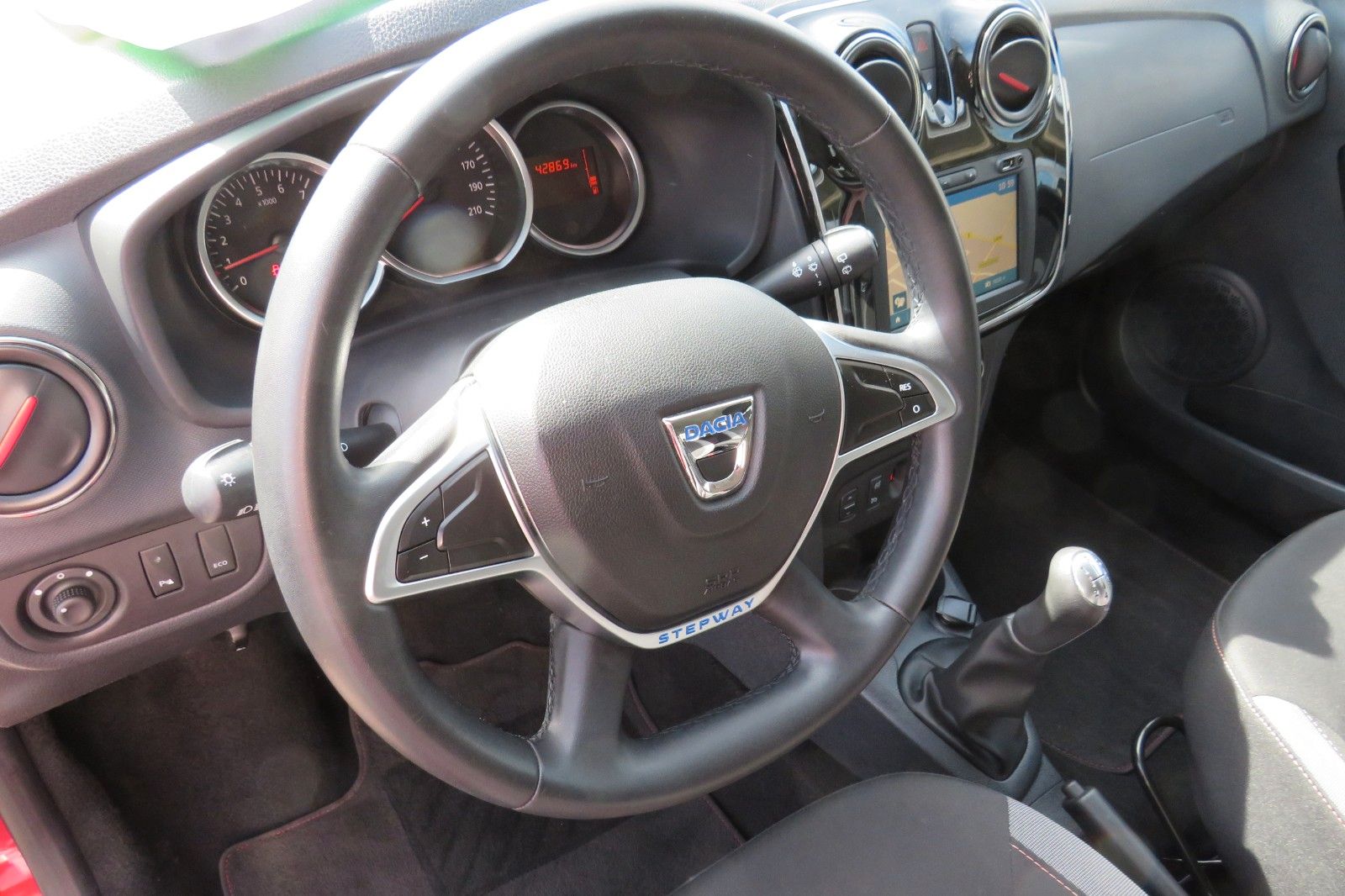 Fahrzeugabbildung Dacia Sandero Stepway NAVI SITZH. GRA PDC +KAMERA 1.HD