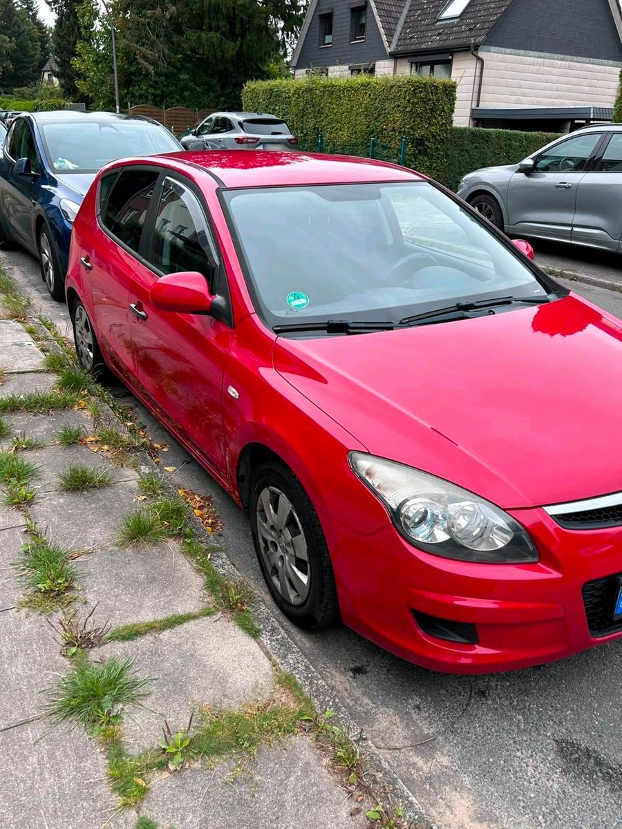 Hyundai i30 2010 — rear view