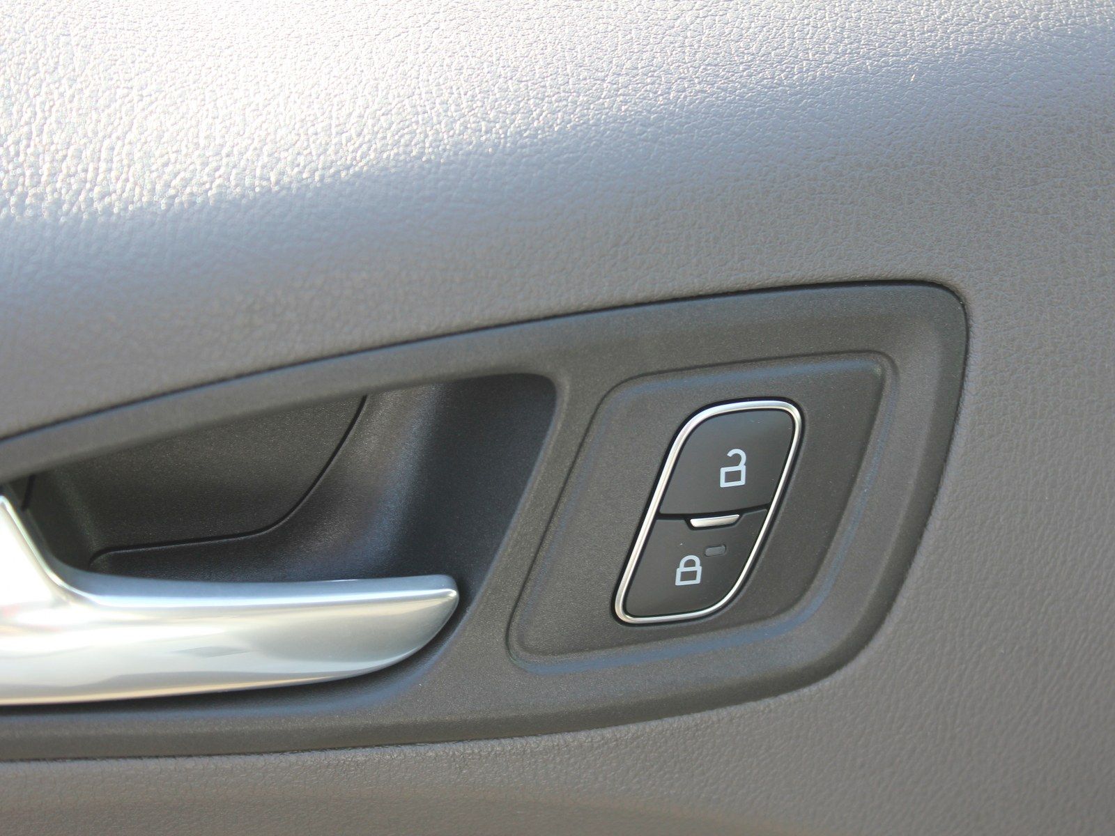 Fahrzeugabbildung Ford Transit Connect Kasten Limited 1,5 EcoBlue