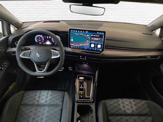 Fahrzeugabbildung Volkswagen Golf VIII Variant 1,5 l eTSI R-Line DSG KLIMA LE