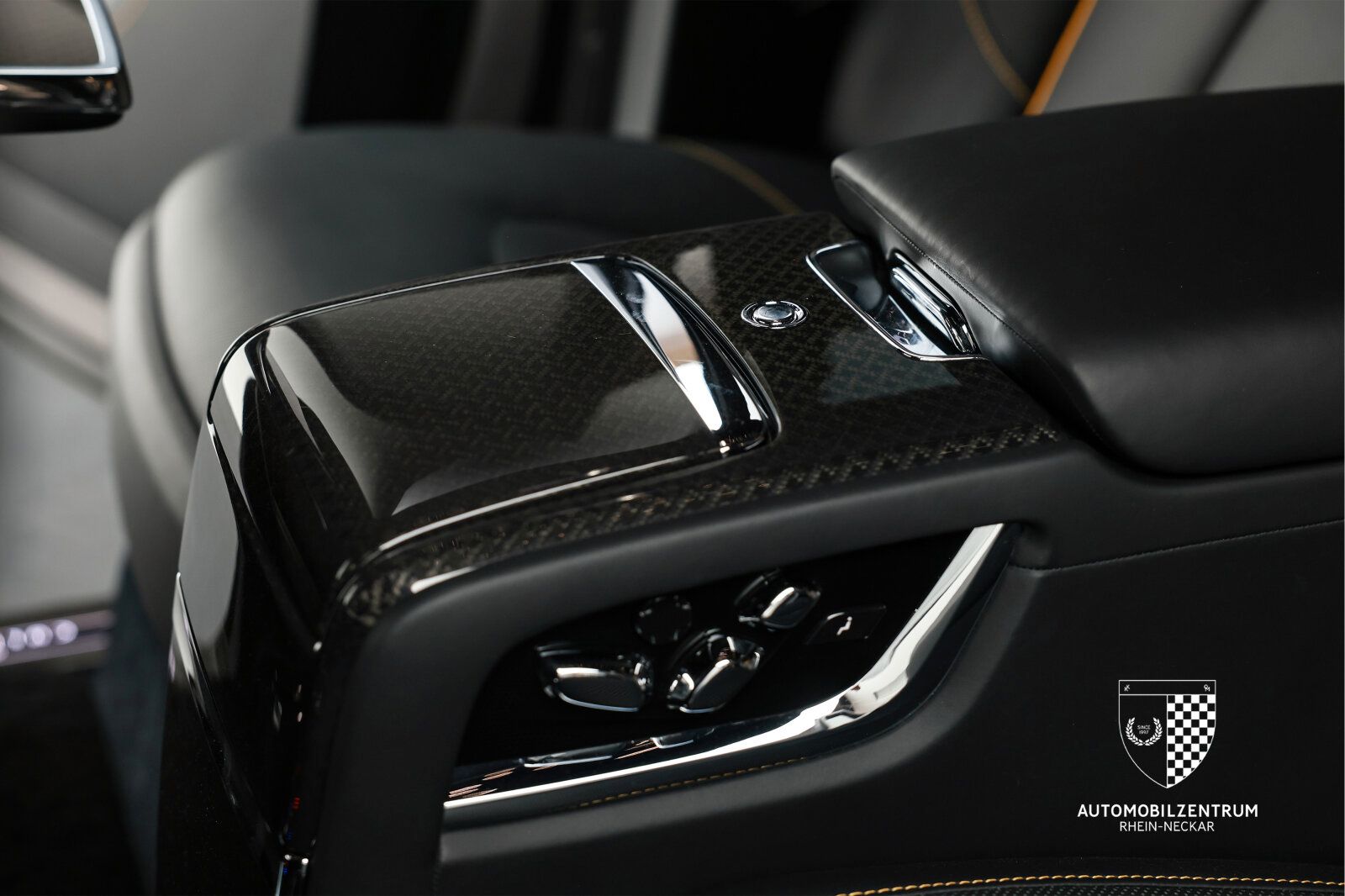 Rolls-Royce Cullinan Black Badge ImmersiveSeat/RearTheatre foto 23
