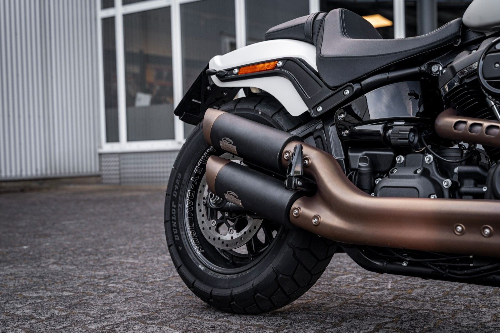 Fahrzeugabbildung Harley-Davidson FXFBS FAT BOB 114 CUI SOFTAIL - Jekill & Hyde