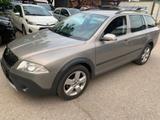 Skoda Octavia Combi Scout 4X4 2,0TDI Klimaautomat AHK - Skoda Octavia aus 2008: Scout
