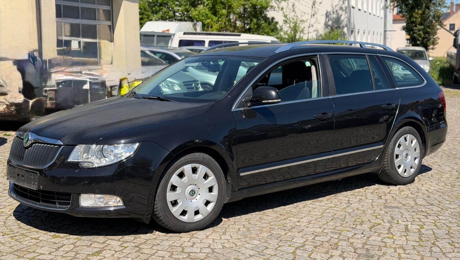 Skoda Superb Combi Elegance/Leder/Navi/Xenon