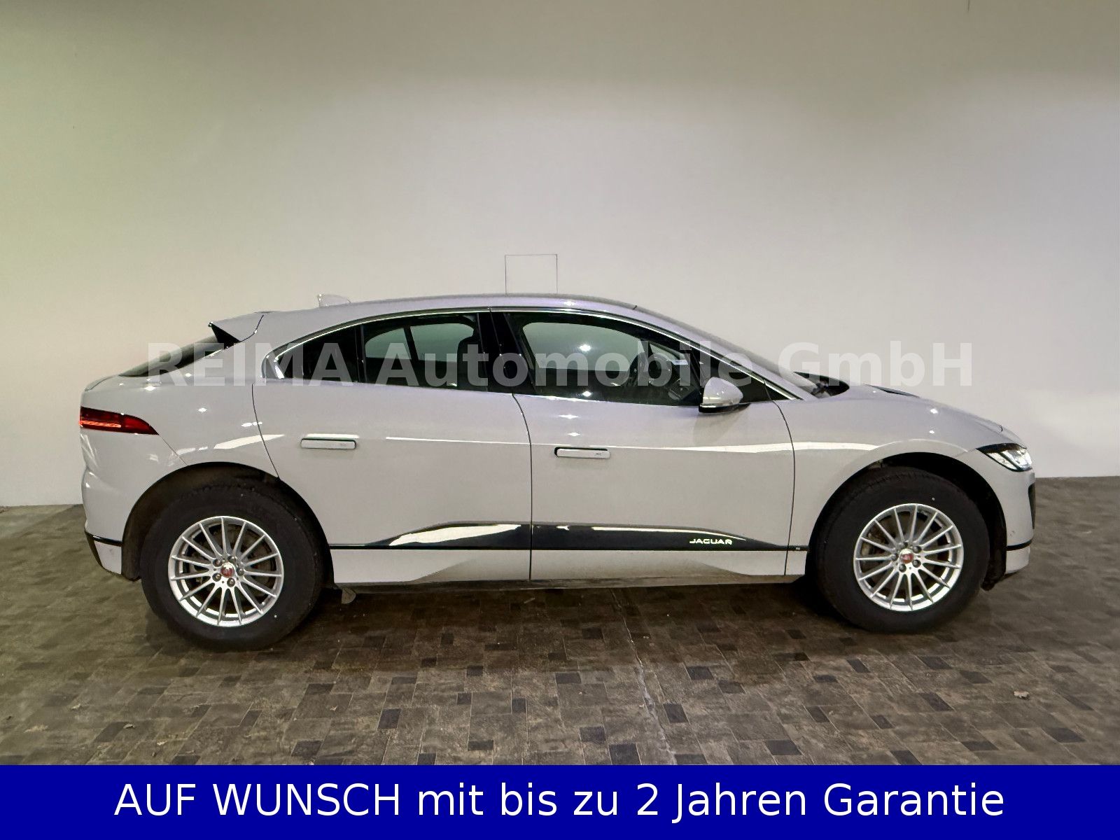 Fahrzeugabbildung Jaguar I-Pace EV400 S AWD, Pano, LED