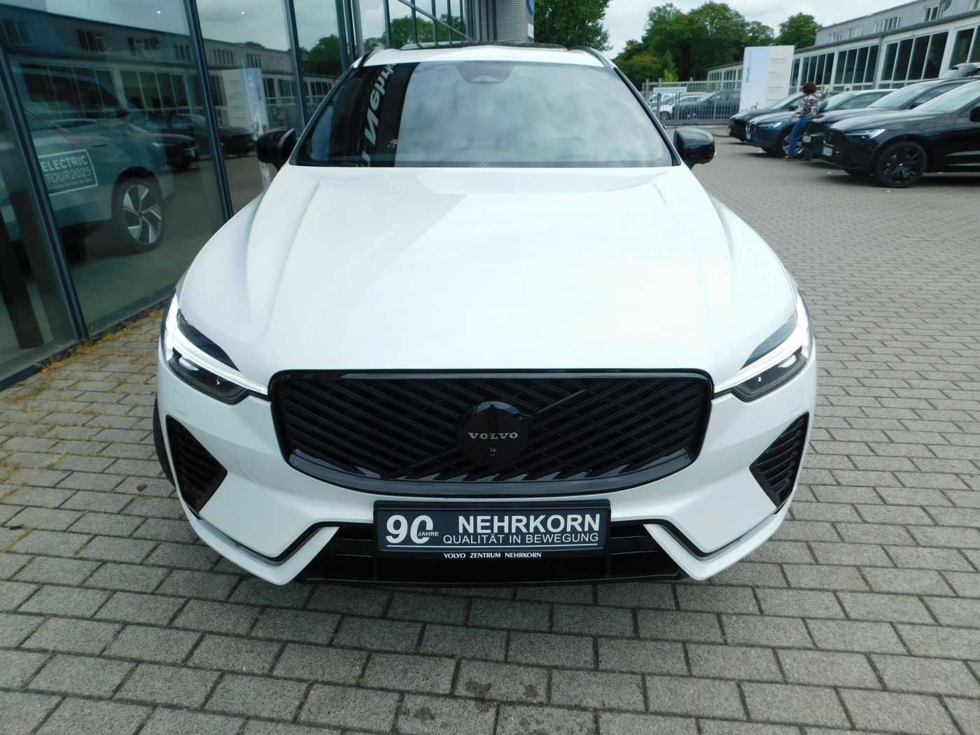 Fahrzeugabbildung Volvo XC60 T8 AWD Ultra Black Edit. 'HEAD-UP-DISPLAY'