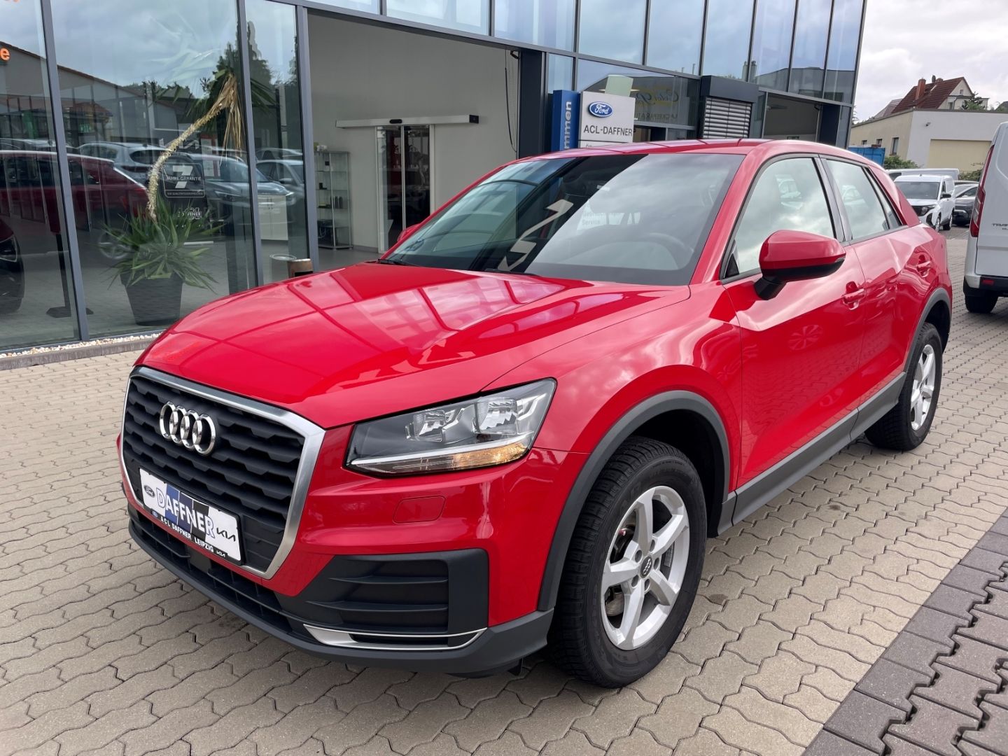 Fahrzeugabbildung Audi Q2 basis ultra Klima Müdigkeitswarner SHZ PDC