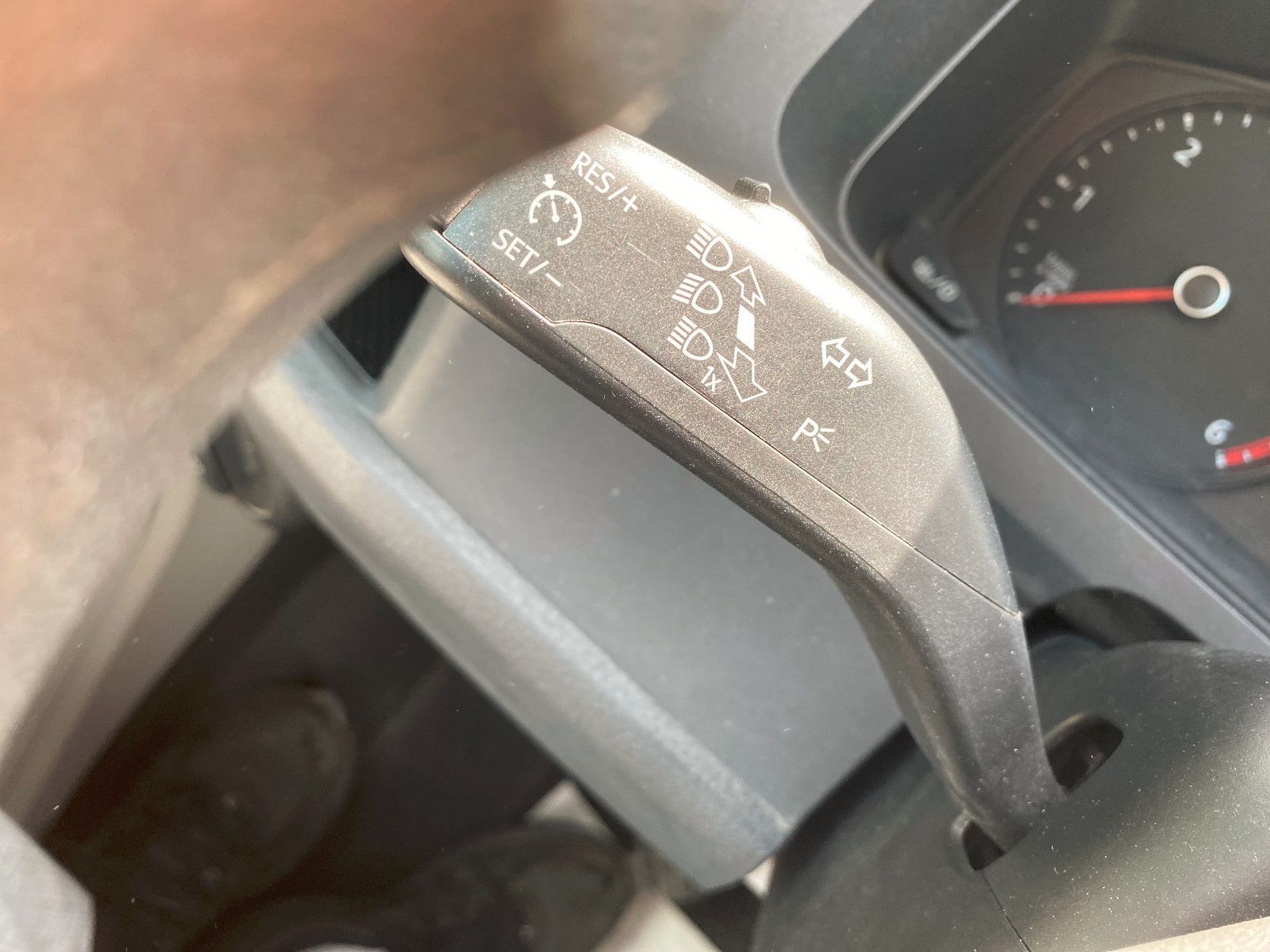 Fahrzeugabbildung Volkswagen T6TransporterKasten lang,AHK,REGALE,StH,67781Km