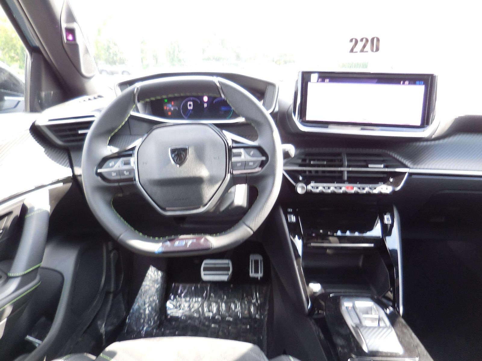 Peugeot 2008 GT Hybrid 145 e-DSC6*NAVI-Sitzheizung-360  