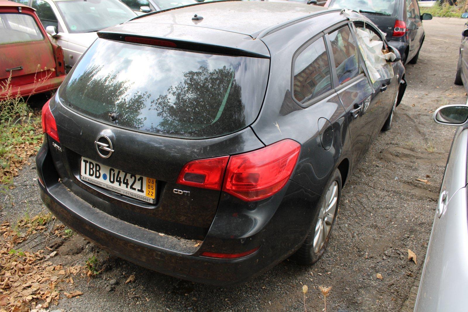 Opel Astra 2012 — photo 9