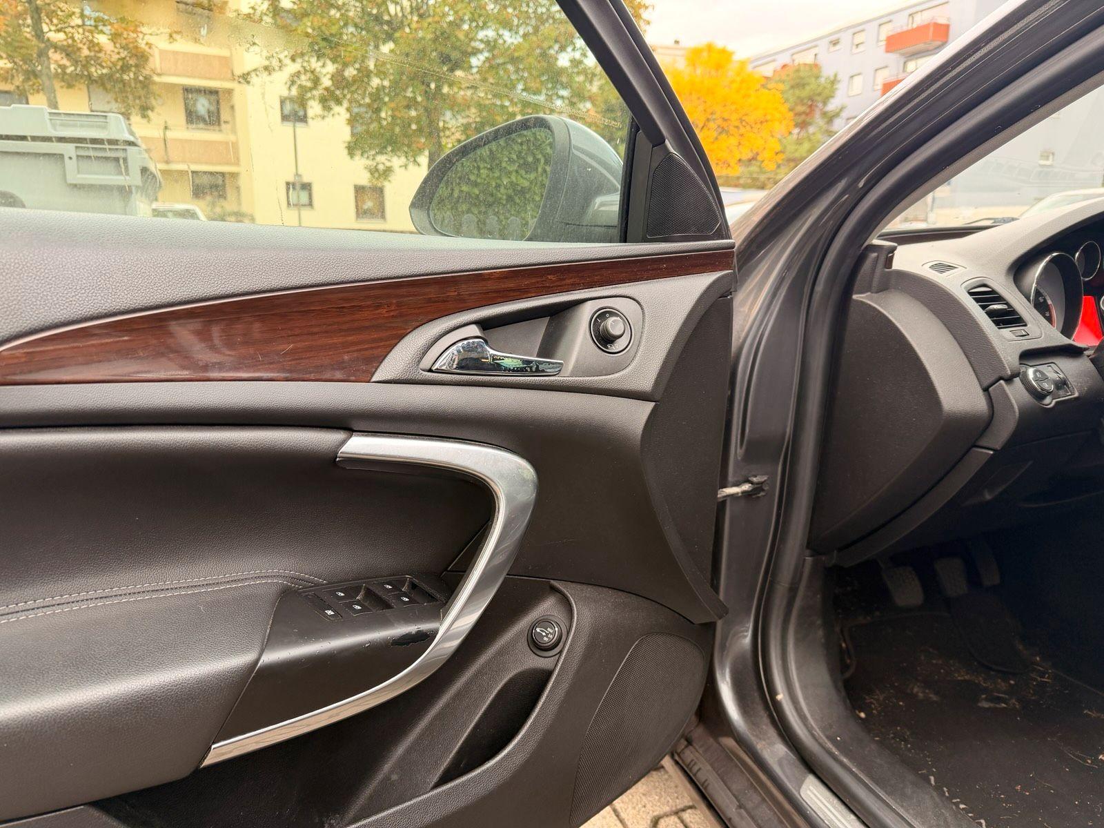 Opel Insignia 2011 — photo 9