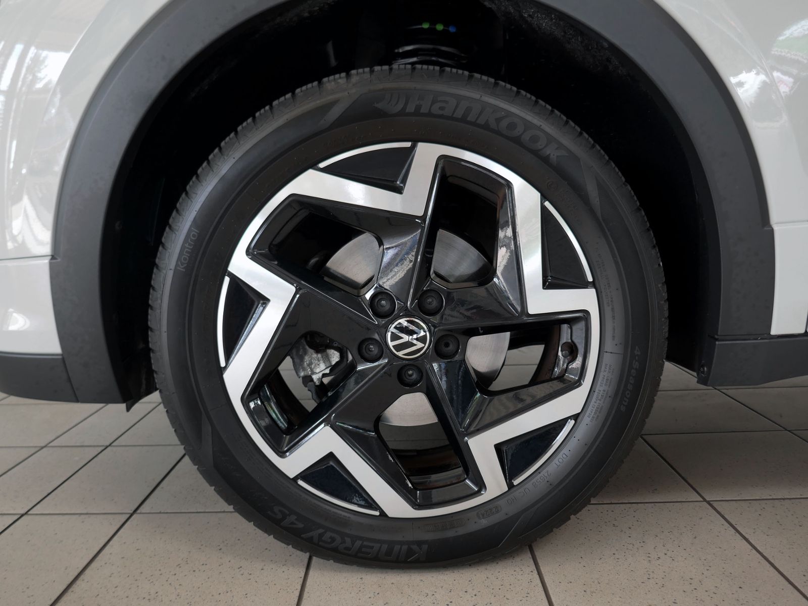 Fahrzeugabbildung Volkswagen T-Cross R-Line 1.0 TSI | LED PDC ACC Navi App