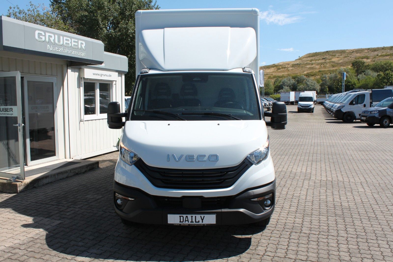 Fahrzeugabbildung Iveco Daily 35S16 Koffer 2375 hoch /LBW 750Kg