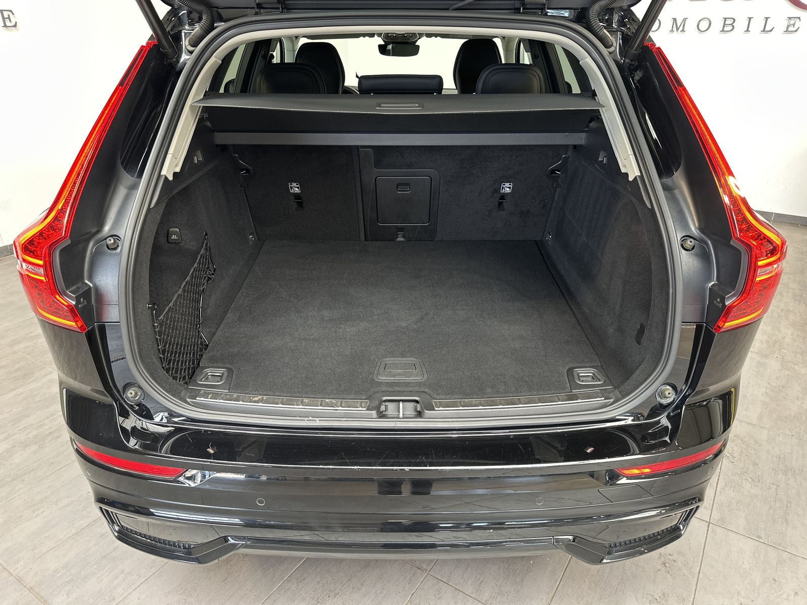 Fahrzeugabbildung Volvo XC60 B4 D Plus Dark NAV+MATRIX+ACC+21ZOLL+ALARM