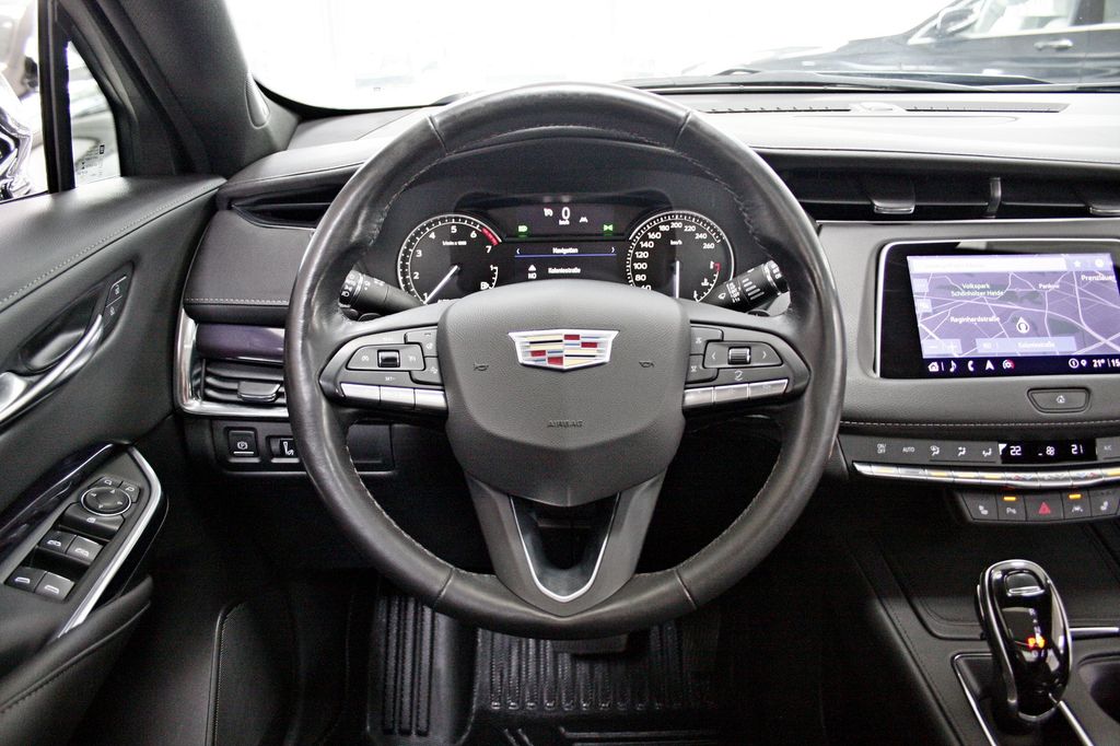 Cadillac XT4 350T AWD LUXURY PANO KAMERA TOTW SPUR BOSE