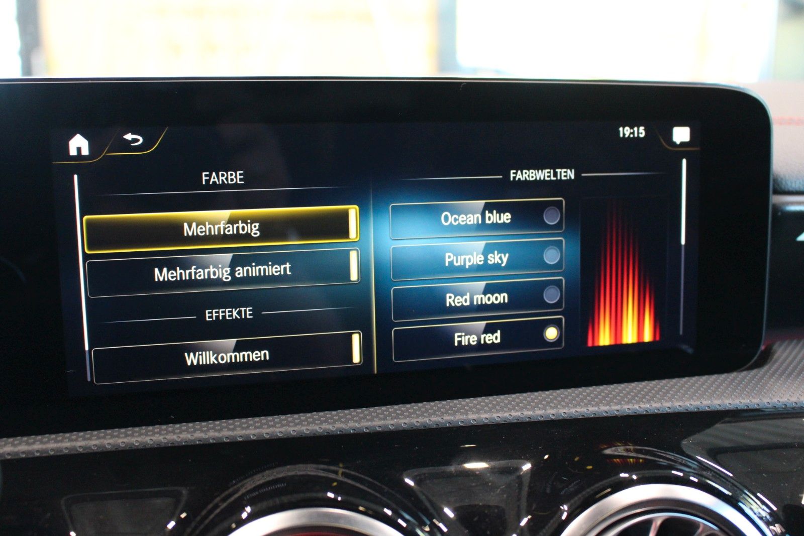 Fahrzeugabbildung Mercedes-Benz CLA 35 AMG 4Matic 1. Hand*Pano*Ambiente*MWST