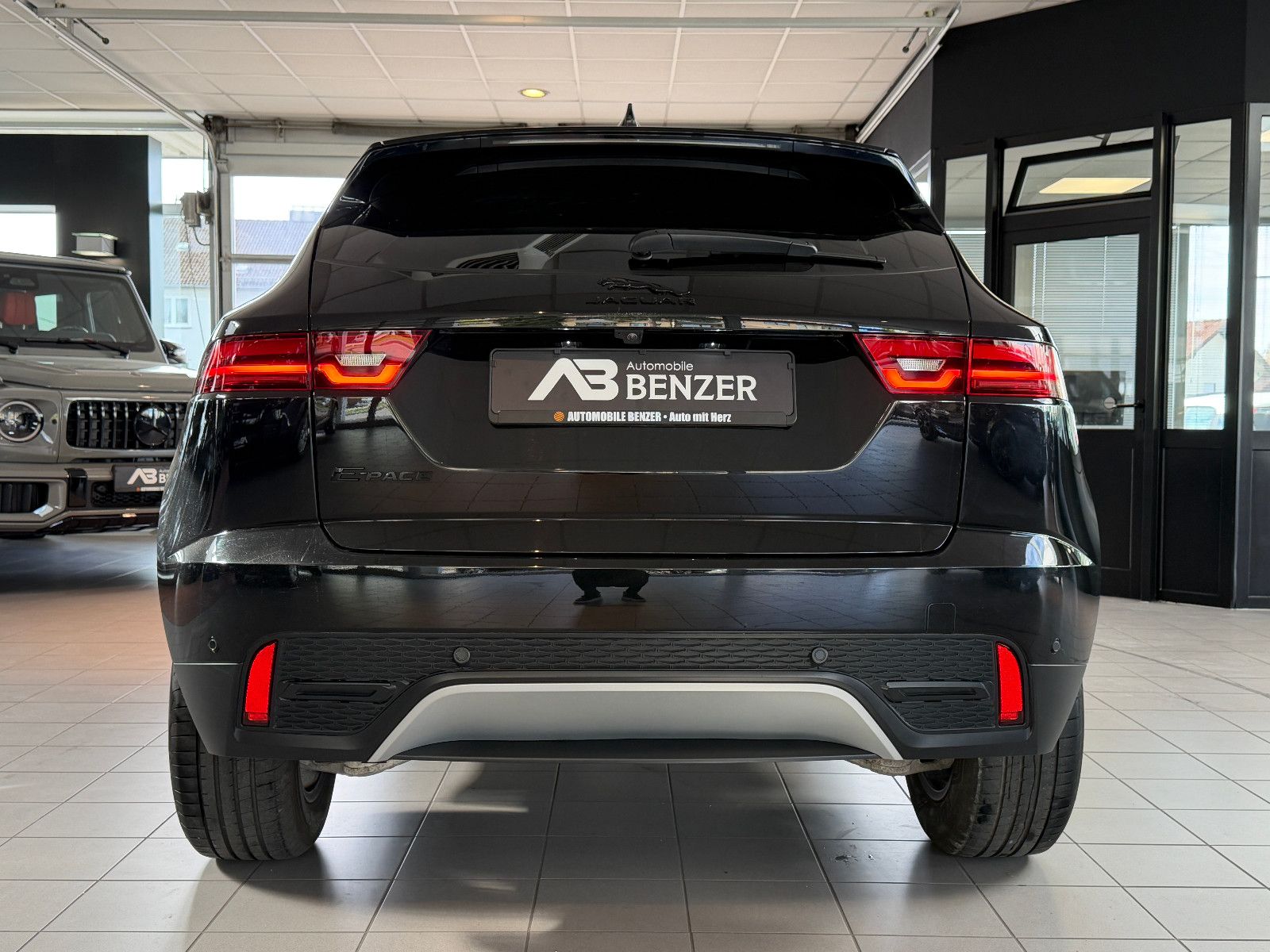 Fahrzeugabbildung Jaguar E-PACE S AWD/BLACK-PACK/360°KAM/LED/3D-KAMERA/