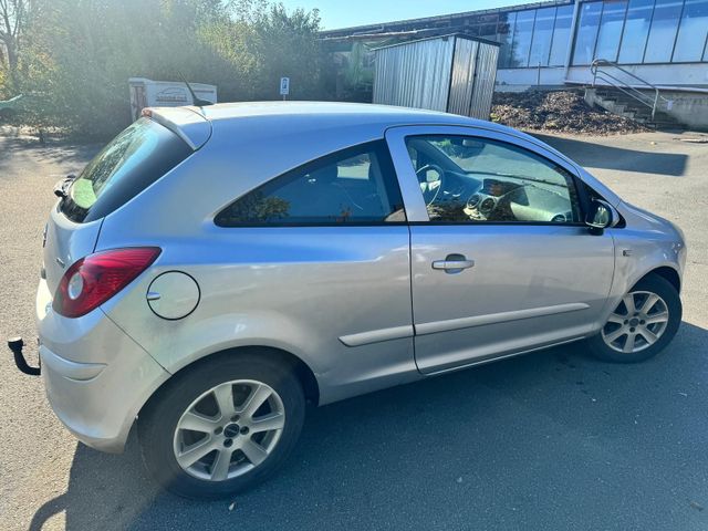 Opel Corsa D silber