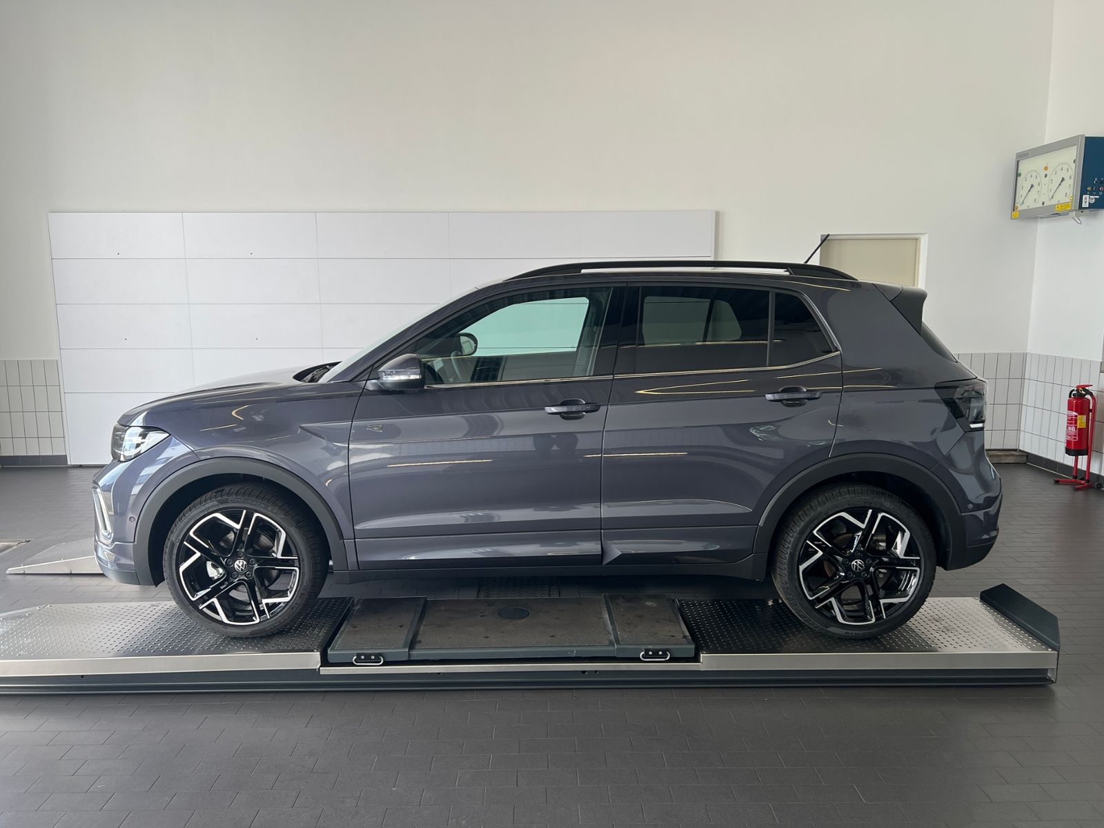 Fahrzeugabbildung Volkswagen T-Cross R-Line 1.5 TSI DSG *AHK, IQ.LIGHT, ACC,