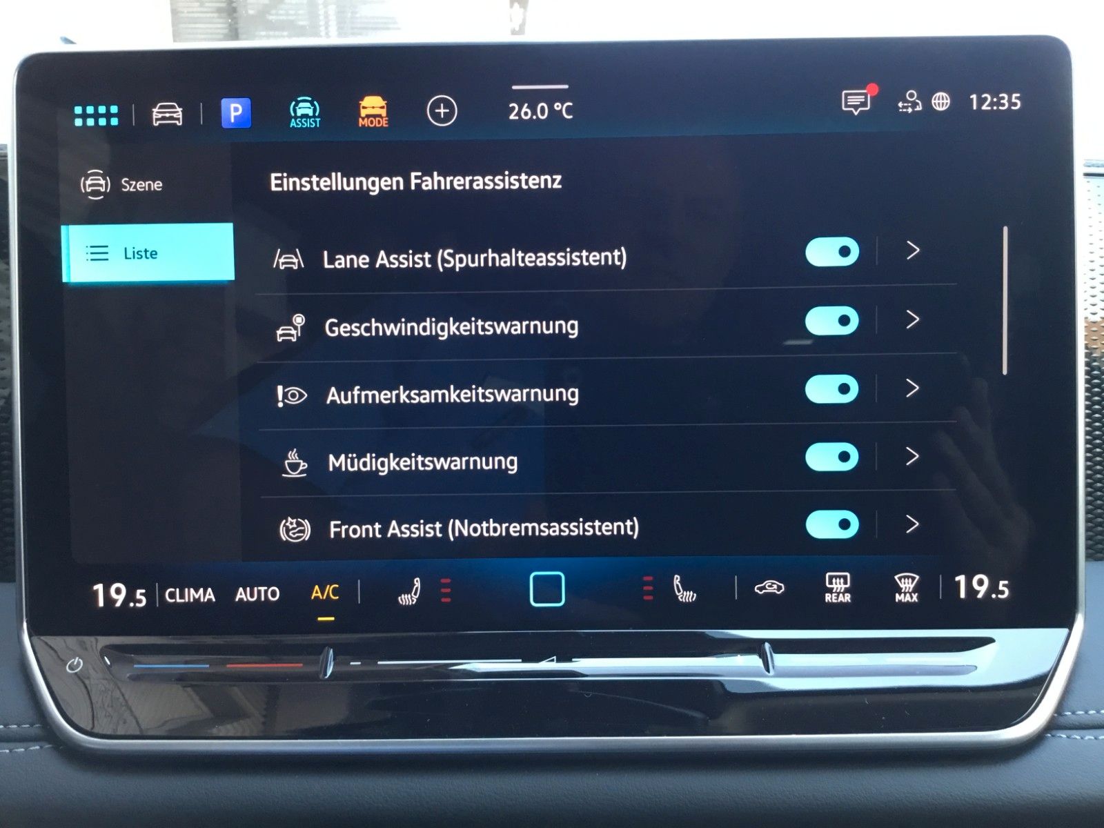 Fahrzeugabbildung Volkswagen Tiguan 1.5 eTSI DSG Life+AHK+360°+18"+LED+AppCon